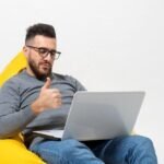 como a internet influencia a educação online